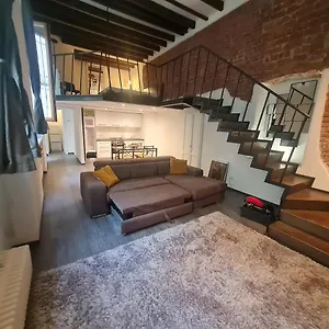https://isola-ugo-bassi-charme-loft.it-lombardy.com